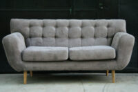 Sofa Nórdico de 2 cuerpos tapizado en pana